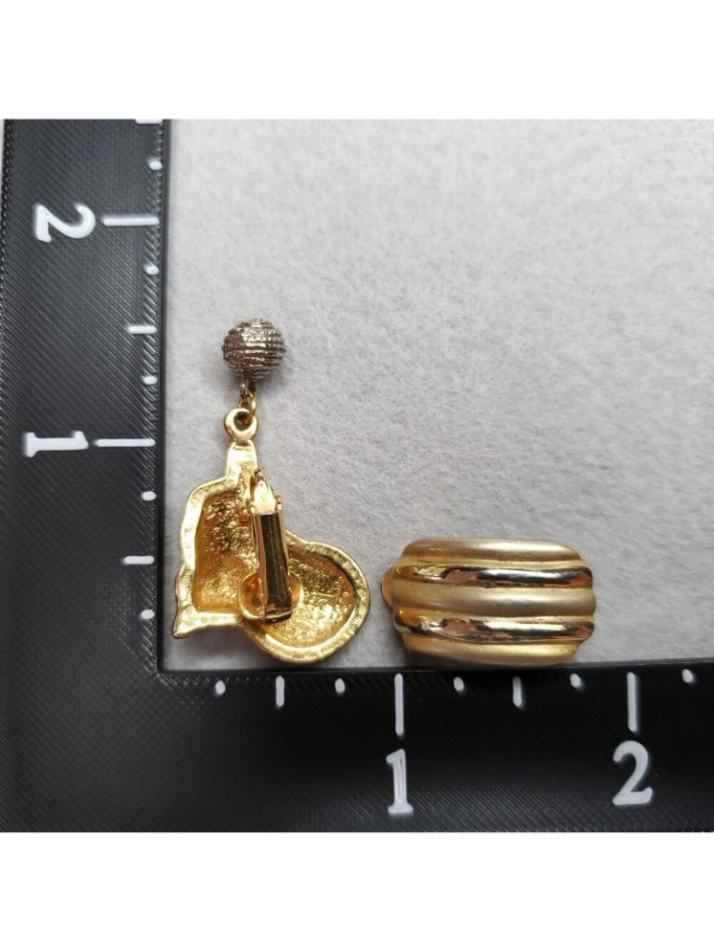 Vintage Clip On Earring Lot Gold Tone Pink White Faux Pearl Kitty Cat MOP 6 pr - Picture 8 of 8